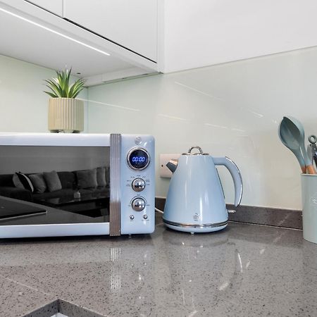 Luxury 4 Bedroom Flat With Stunning Shard View From Terrace In Central London! Next To Station, Sleeps 9 Dış mekan fotoğraf
