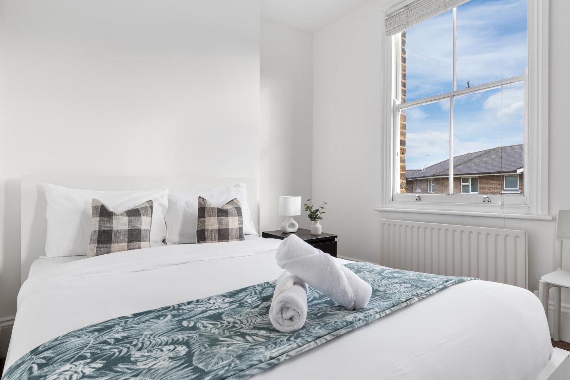Luxury 4 Bedroom Flat With Stunning Shard View From Terrace In Central London! Next To Station, Sleeps 9 Dış mekan fotoğraf