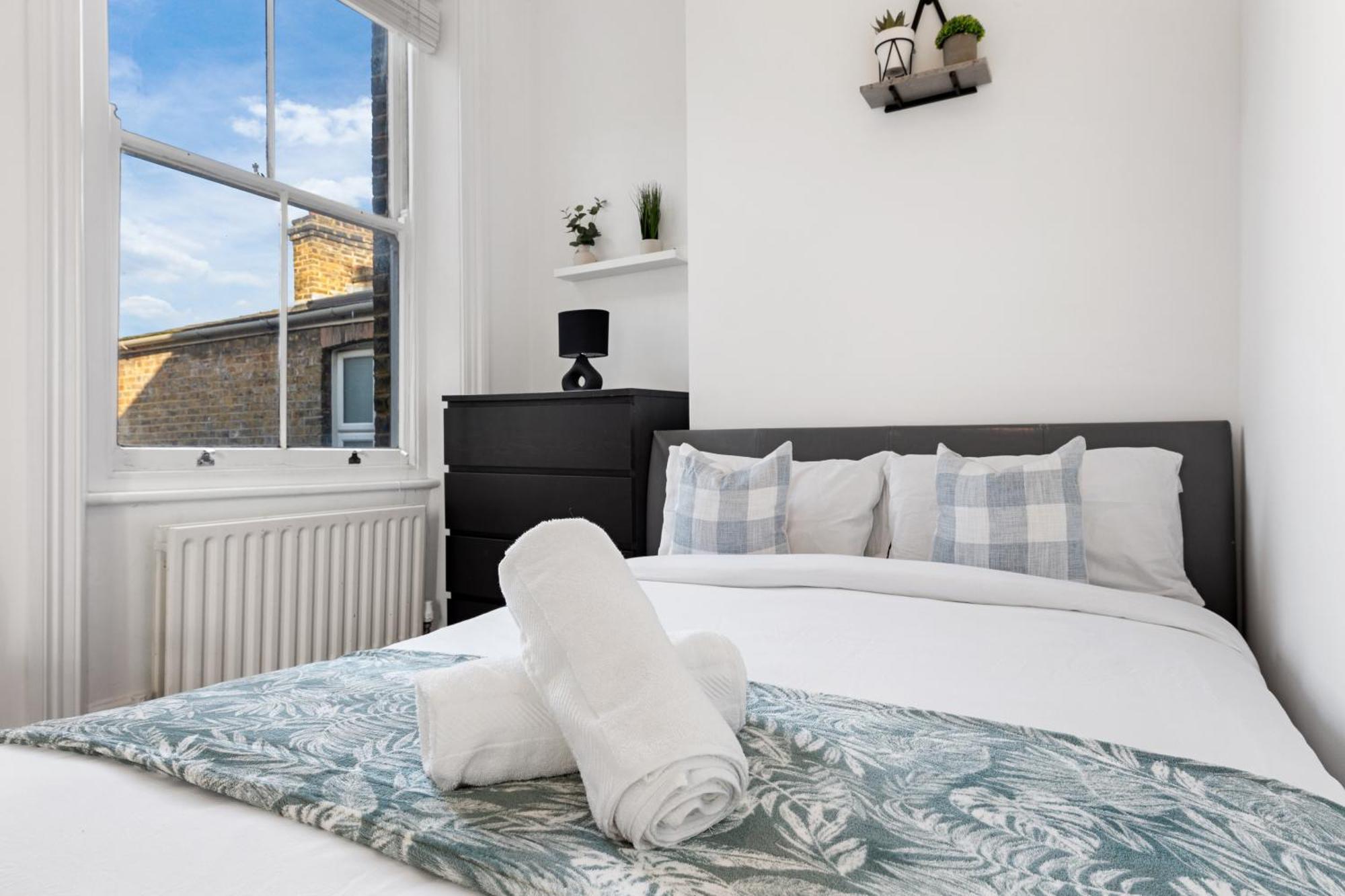 Luxury 4 Bedroom Flat With Stunning Shard View From Terrace In Central London! Next To Station, Sleeps 9 Dış mekan fotoğraf
