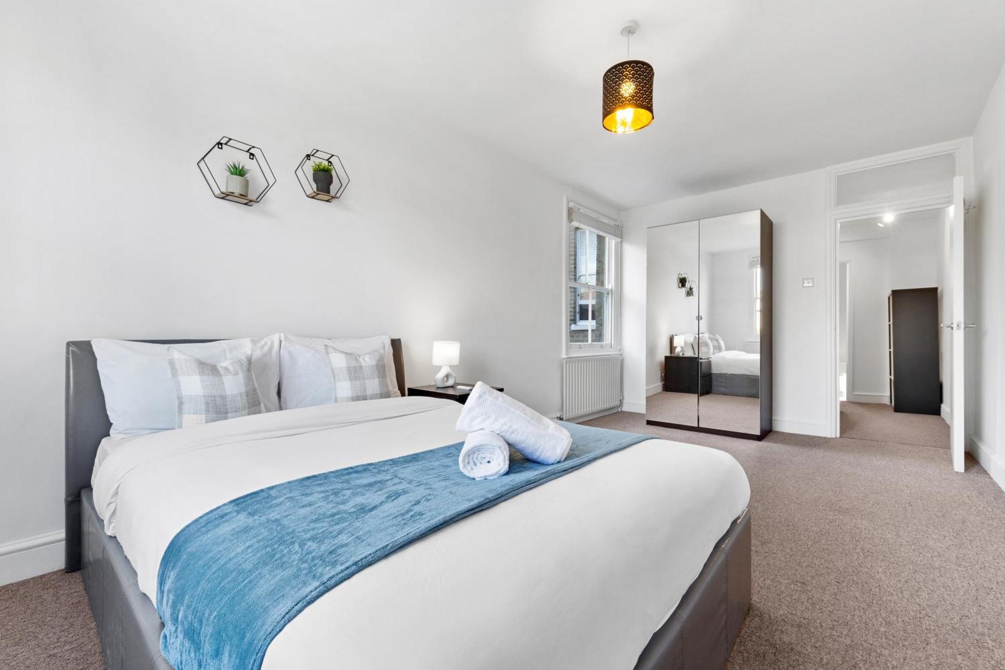 Luxury 4 Bedroom Flat With Stunning Shard View From Terrace In Central London! Next To Station, Sleeps 9 Dış mekan fotoğraf