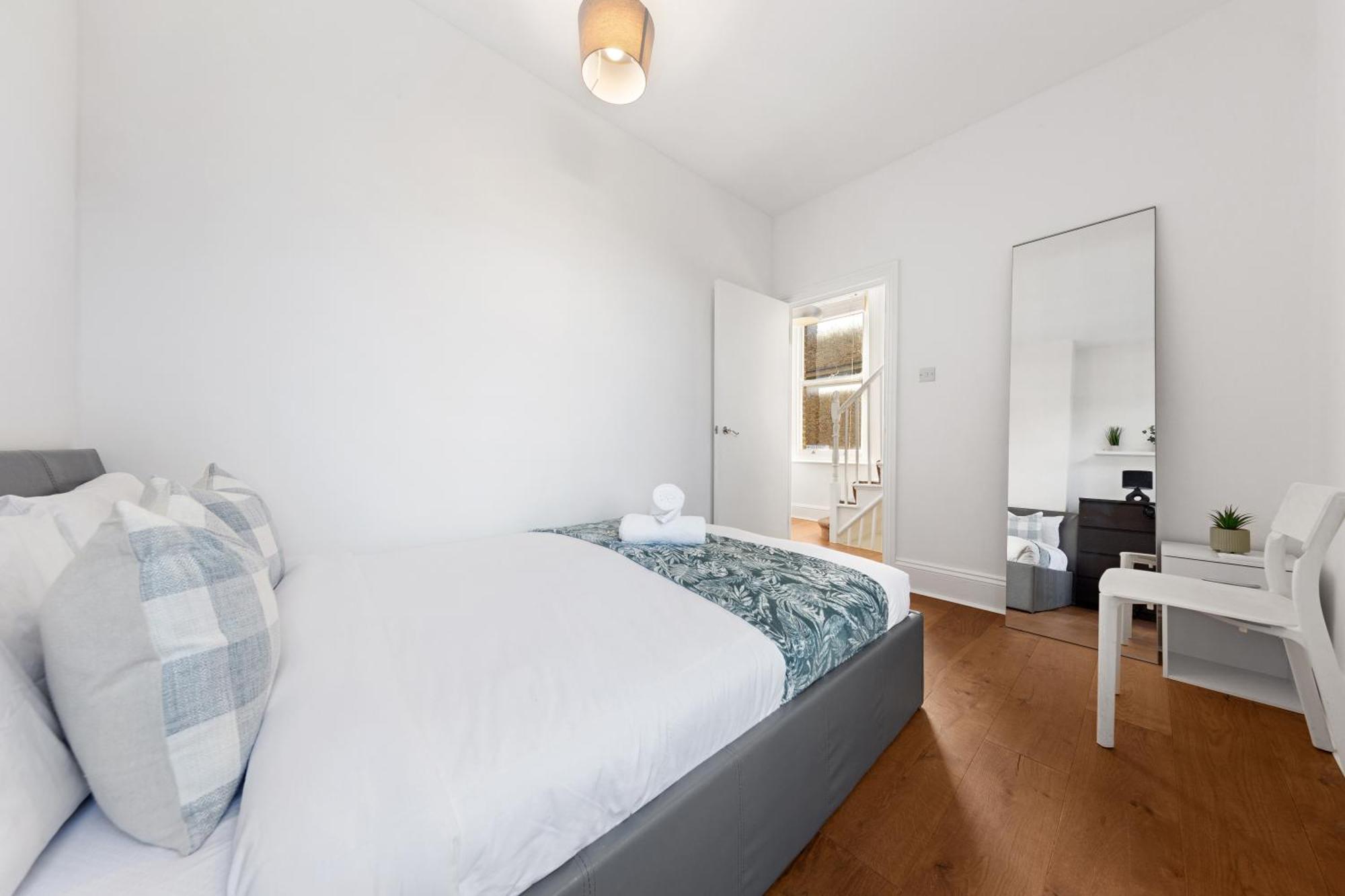 Luxury 4 Bedroom Flat With Stunning Shard View From Terrace In Central London! Next To Station, Sleeps 9 Dış mekan fotoğraf