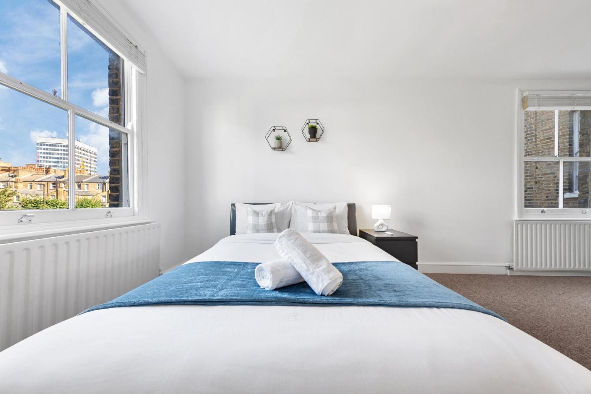 Luxury 4 Bedroom Flat With Stunning Shard View From Terrace In Central London! Next To Station, Sleeps 9 Dış mekan fotoğraf