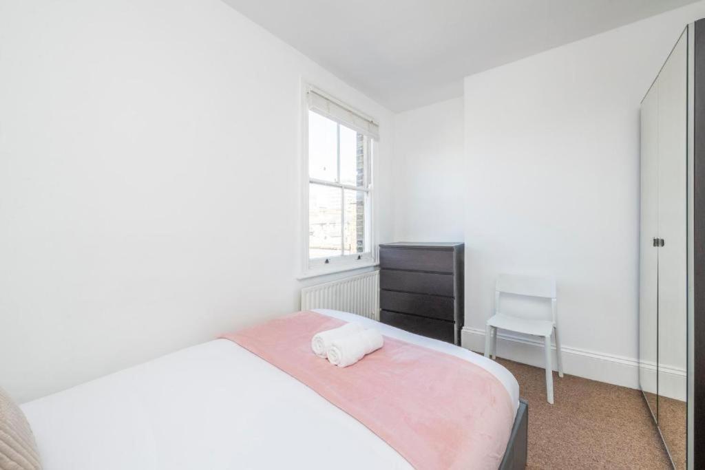 Luxury 4 Bedroom Flat With Stunning Shard View From Terrace In Central London! Next To Station, Sleeps 9 Oda fotoğraf