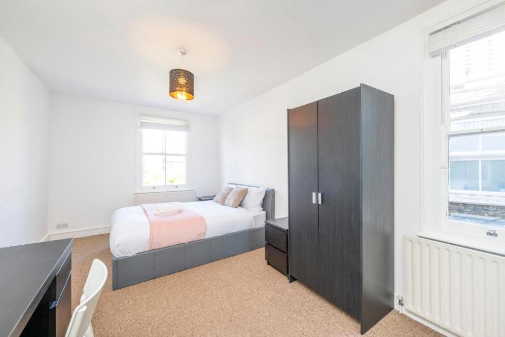 Luxury 4 Bedroom Flat With Stunning Shard View From Terrace In Central London! Next To Station, Sleeps 9 Oda fotoğraf