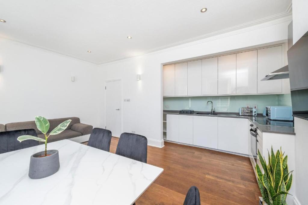 Luxury 4 Bedroom Flat With Stunning Shard View From Terrace In Central London! Next To Station, Sleeps 9 Oda fotoğraf