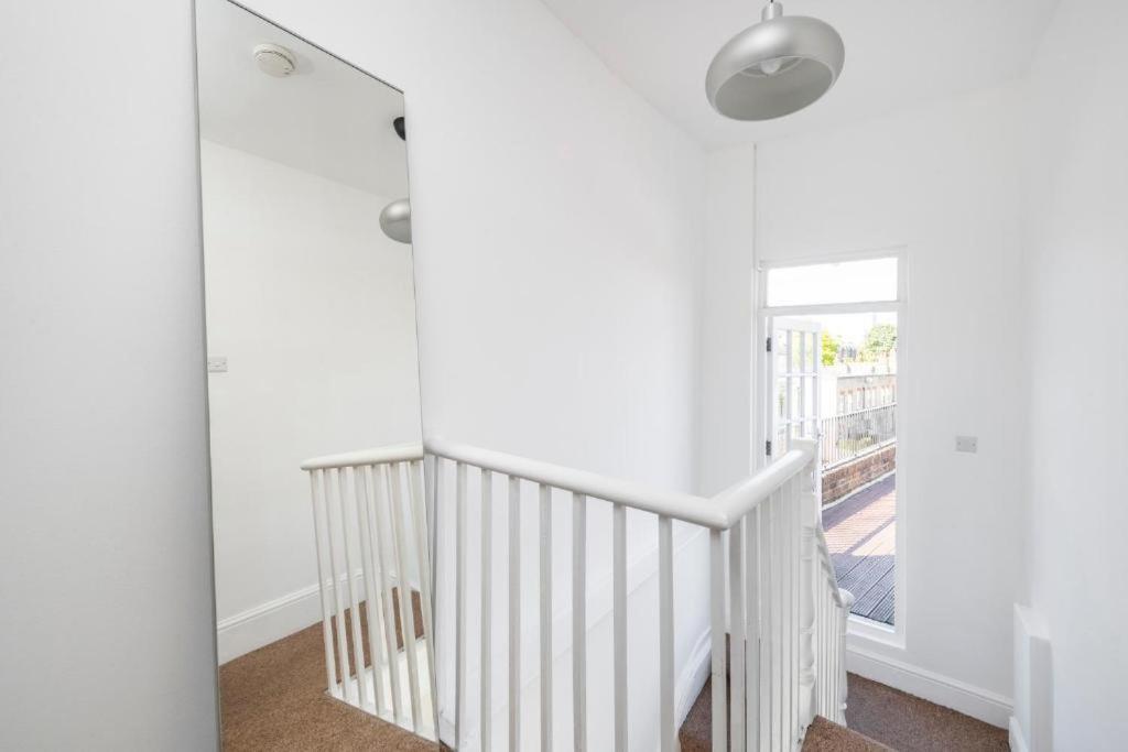 Luxury 4 Bedroom Flat With Stunning Shard View From Terrace In Central London! Next To Station, Sleeps 9 Oda fotoğraf
