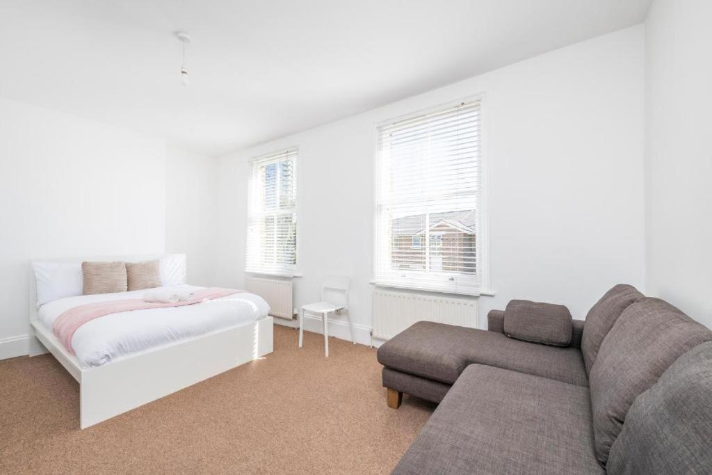 Luxury 4 Bedroom Flat With Stunning Shard View From Terrace In Central London! Next To Station, Sleeps 9 Oda fotoğraf