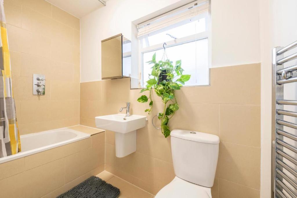 Luxury 4 Bedroom Flat With Stunning Shard View From Terrace In Central London! Next To Station, Sleeps 9 Oda fotoğraf